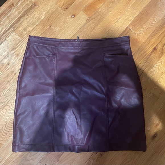 Skirt - Picture 1 of 4